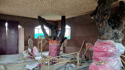 jammu kashmir Muslim artisans are renovating 700 year old Mangleshwar Bhairav temple in Srinagar