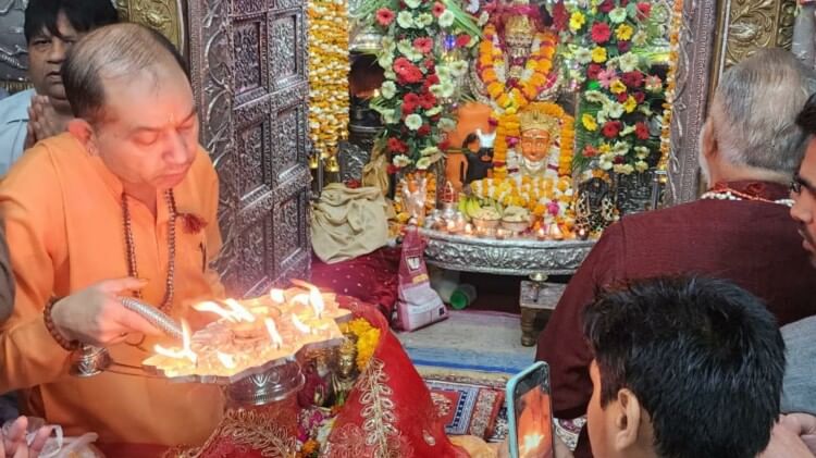 श्री दक्षिण काली मंदिर और माया देवी मंदिर पूजा-अर्चना।