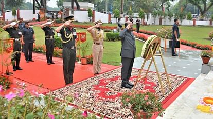 West Bengal Governor CV Anand Bose paying homage at Fort William