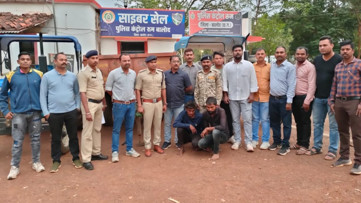 two arrested with two stolen tractor-trolleys in balod