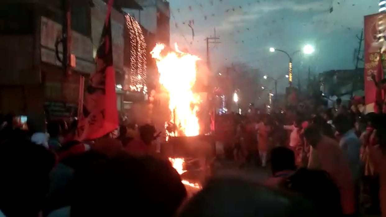 artist scorched due to fire in procession coming out on navratri in korba