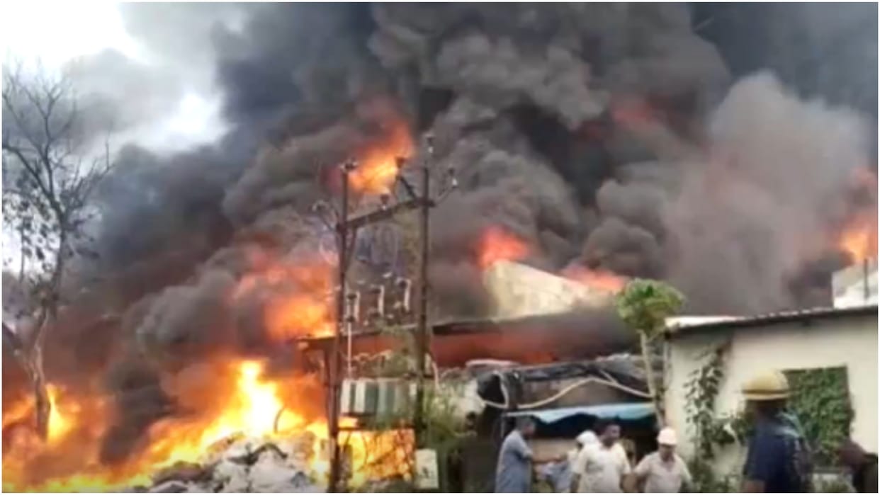 massive fire broke out at packaging company in Bharuch GIDC Gujarat More than 5 fire tenders on the spot
