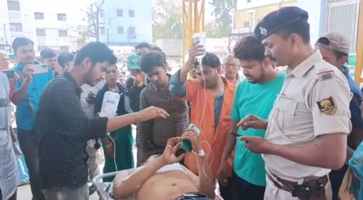Vaishali News; The miscreant shot the young man, the miscreant ran away after looting the mobile