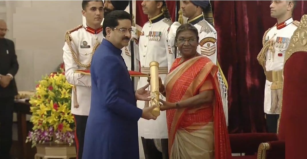 President Droupadi Murmu presenting Padma Award 2023 news and updates