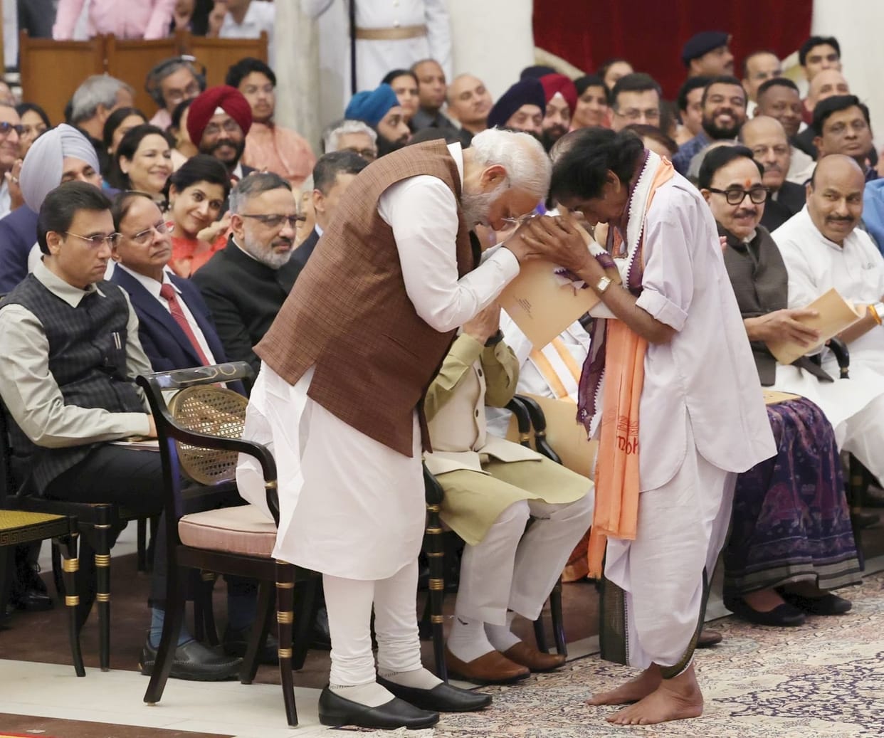 Padma Awards 2023, PM Modi stands in honor of Kota Satchidanand Shastri see video