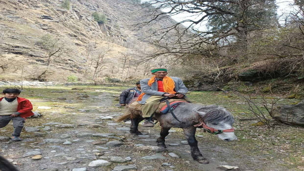 road faicility not in the village, the patient was taken 20 kilometers on a horse and taken to the hospital