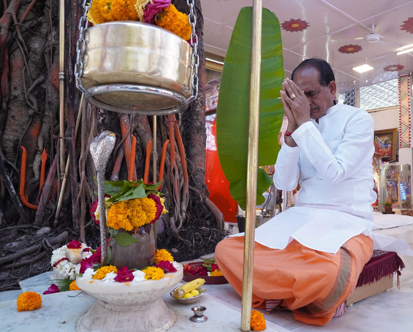 MP News: CM planted saplings with his daughters on Hindu New Year, said the campaign for empowerment of sister