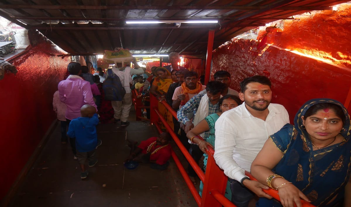 Chaitra Navratri 2023 First day in Vindhya Dham Devotees gathered in  vindhyachal