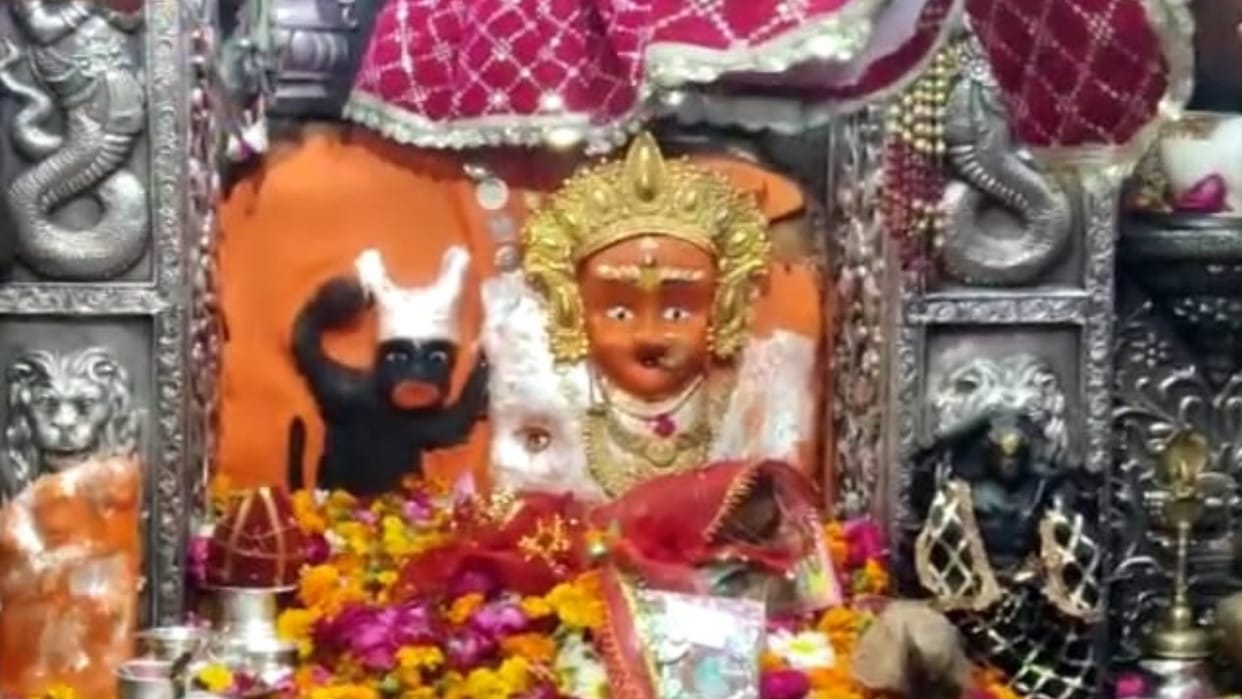 Chaitra navratri 2023 devotees Crowd in temples of Maa Durga ghatsthapna kalash sthapna watch Photos