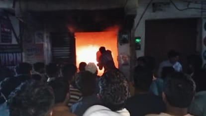 Fierce fire broke out in the furniture shop-godown in Hardoi, police became the messiah for the innocents