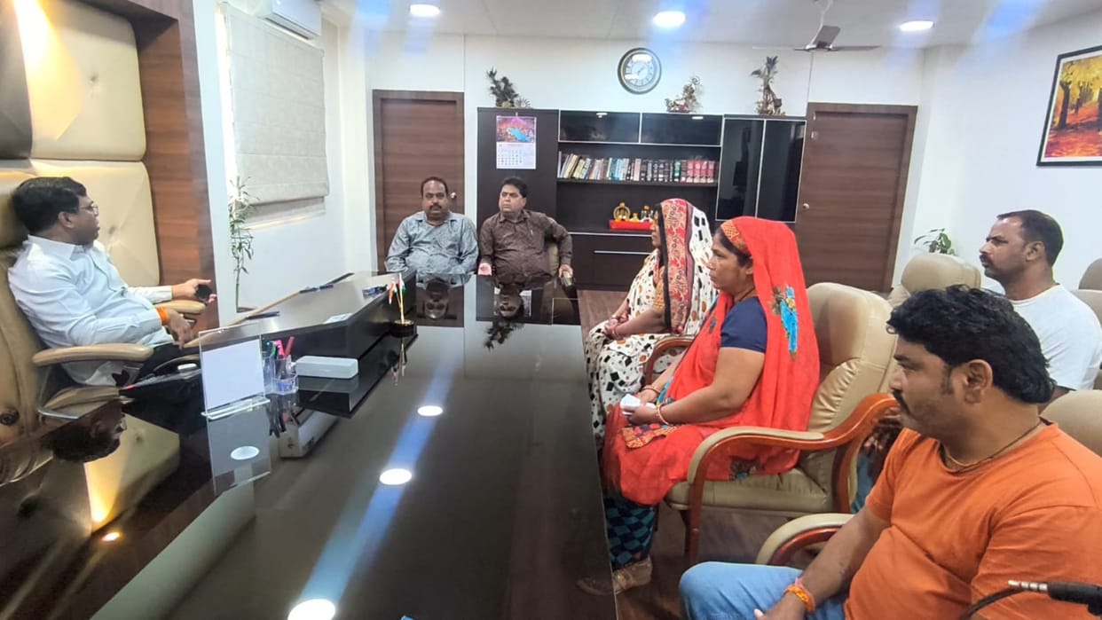 Ratlam collector has taken action against five usurers on the complaint of two women