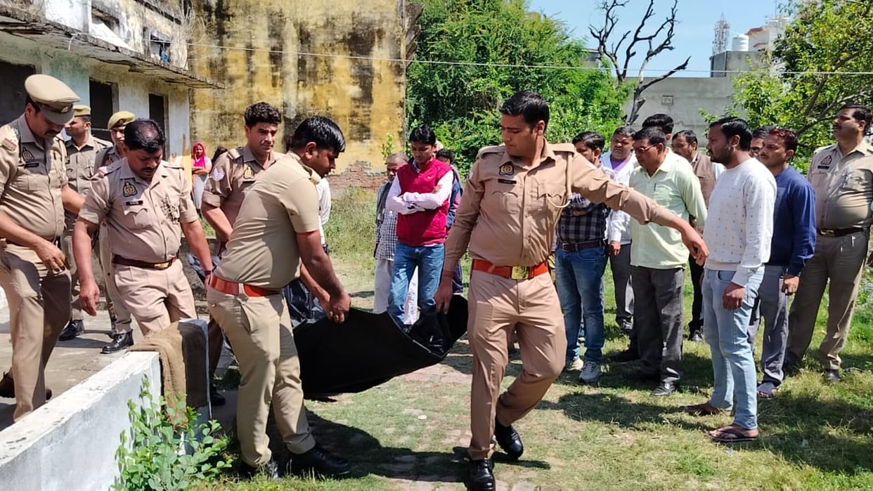 Bijnor News: Sugarcane committee employee committed suicide by hanging