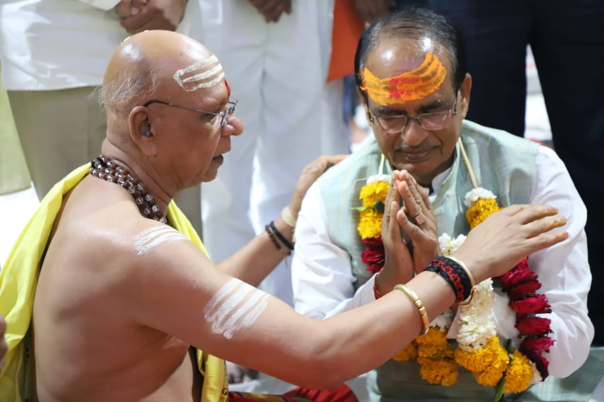 Shivraj reviewed the second phase of Mahakal Lok, said - complete the work by July