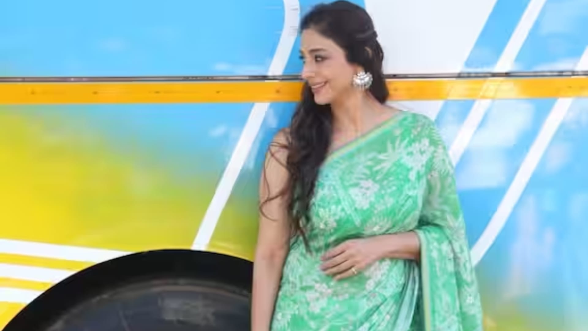 Bholaa actor Ajay devgn and tabu reached at the kapil sharma show for movie promotion photos goes viral