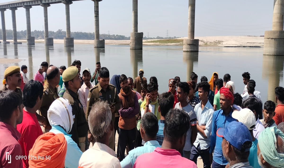 Minor boy drown in ganga who went for funeral of his jija mother