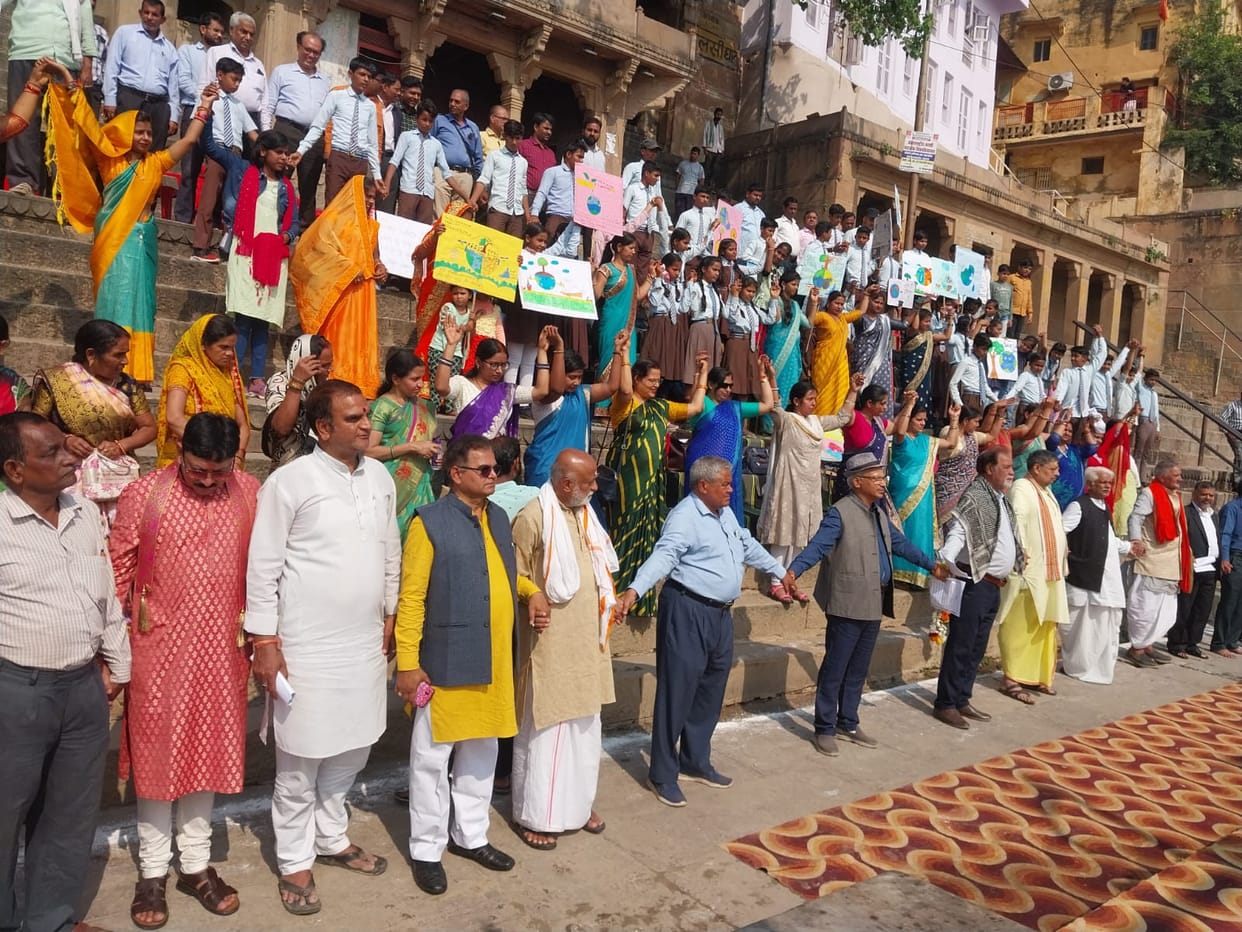 Human chain formed on World Water Day, Vishwambhar Nath Mishra told how long this movement will last