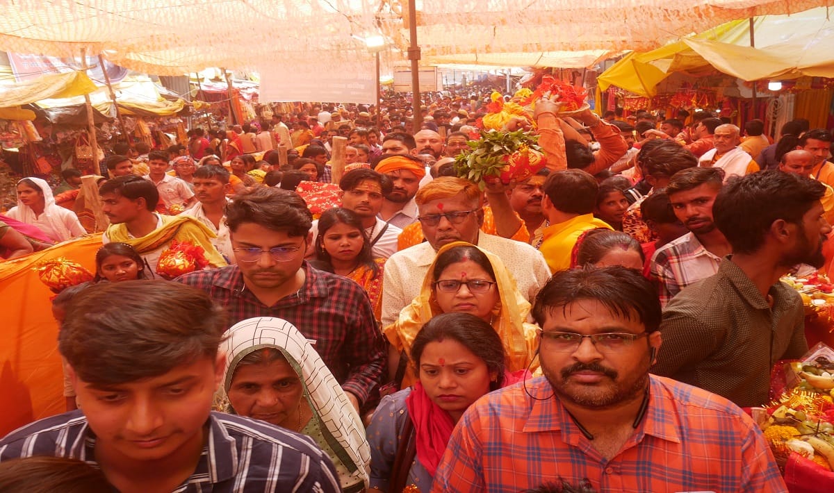 Chaitra Navratri 2023 First day in Vindhya Dham Devotees gathered in  vindhyachal