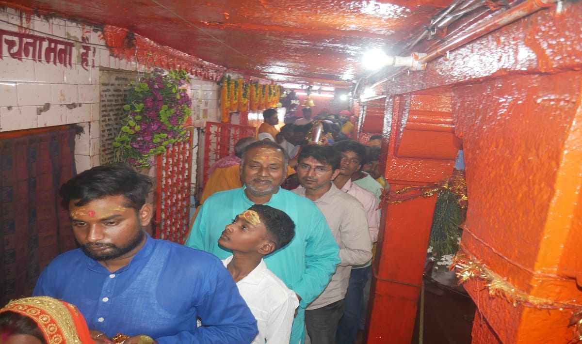 Chaitra Navratri 2023 First day in Vindhya Dham Devotees gathered in  vindhyachal
