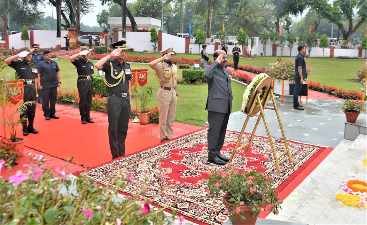 West Bengal Governor CV Anand Bose paying homage at Fort William