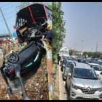 ग्रेटर नोएडा में रोडवेज बस और मर्सिडीज कार का हादसा