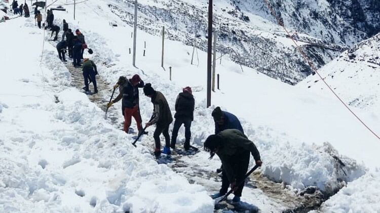 kedarnath Yatra 2023 Counting days for yatra continuous snowfall in Dham read more Updates in hindi