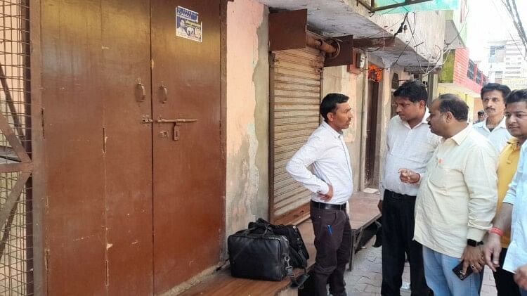 Meerut : कूट्टू से बना भोजन खाने से सौ से ज्यादा लोग बीमार, मचा हड़कंप, दुकानदार को पुलिस ने उठाया मौके पर मौजूद जांच करने पहुंची टीम