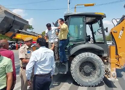 Rajasthan: Doctors protest on JCB in Jaipur against RTH, Jodhpur Medical college warning for termination