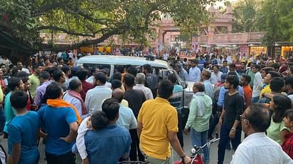 BHU Campus: बाइक खड़ी करने को लेकर दो छात्र गुटों में विवाद, मारपीट में छात्रा घायल बीएचयू विश्वनाथ मंदिर की घटना