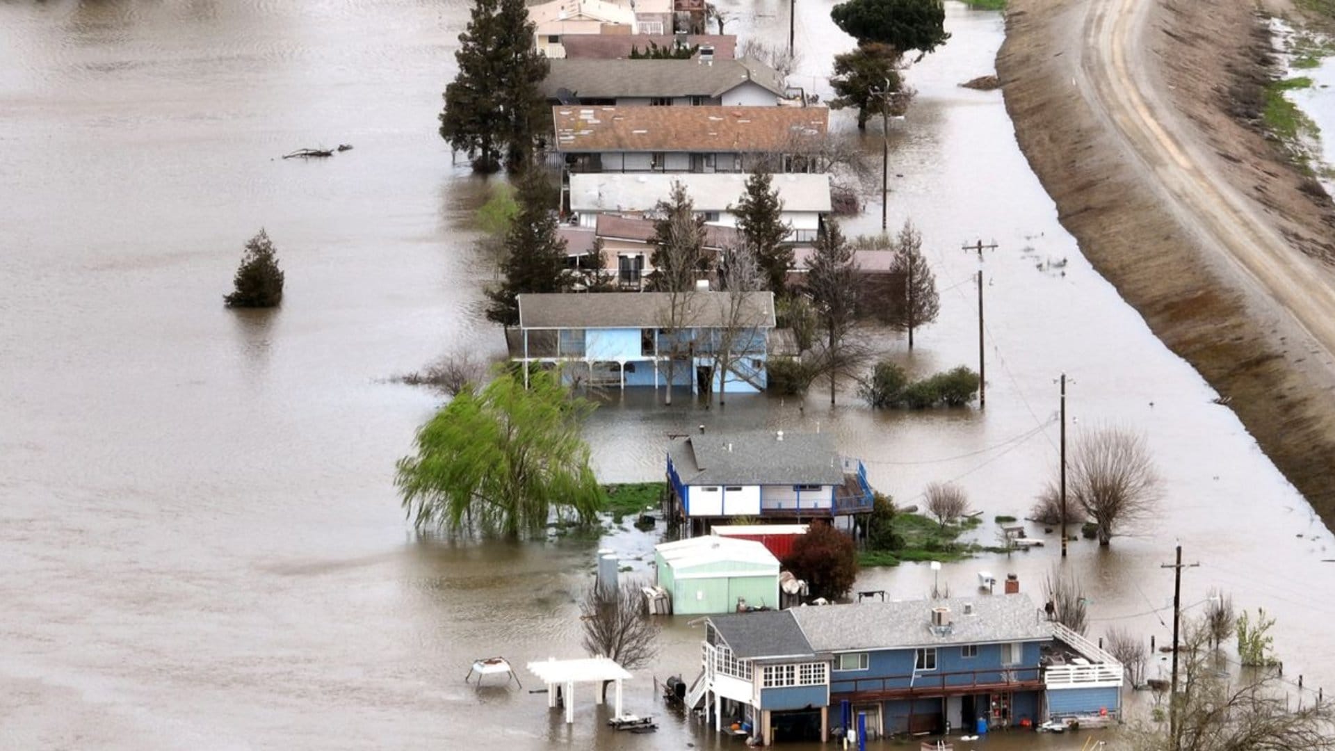 Storm hit again American state California Many cities submerged, roads sunken, power failure, see pictures of