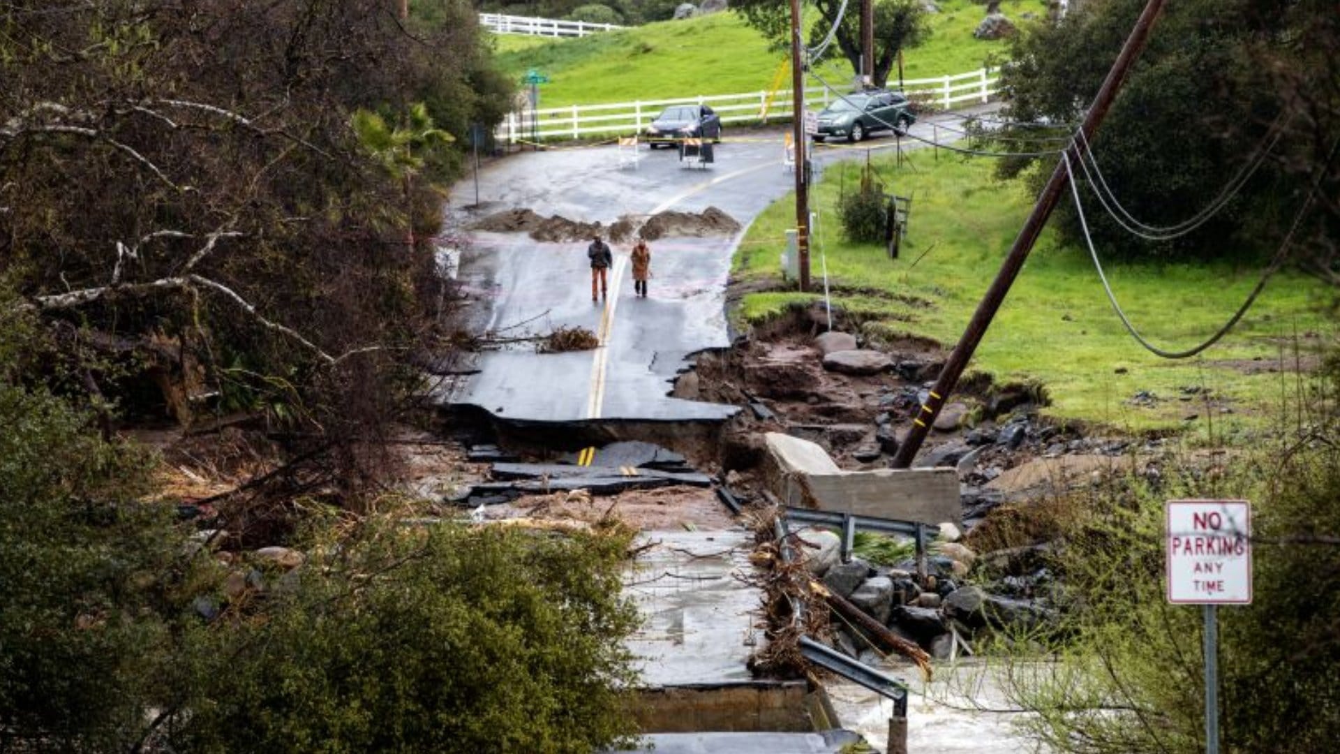 Storm hit again American state California Many cities submerged, roads sunken, power failure, see pictures of