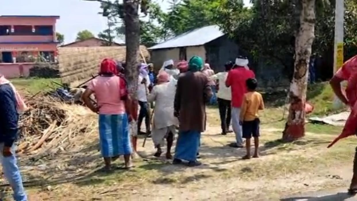 Bihar Crime Firing over land dispute in Bettiah Bargajawa three people injured