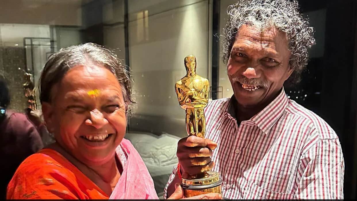 The Elephant Whisperers director kartiki gonsalves Shared Photo of Bomman And Bellie Smiling with Oscar Award