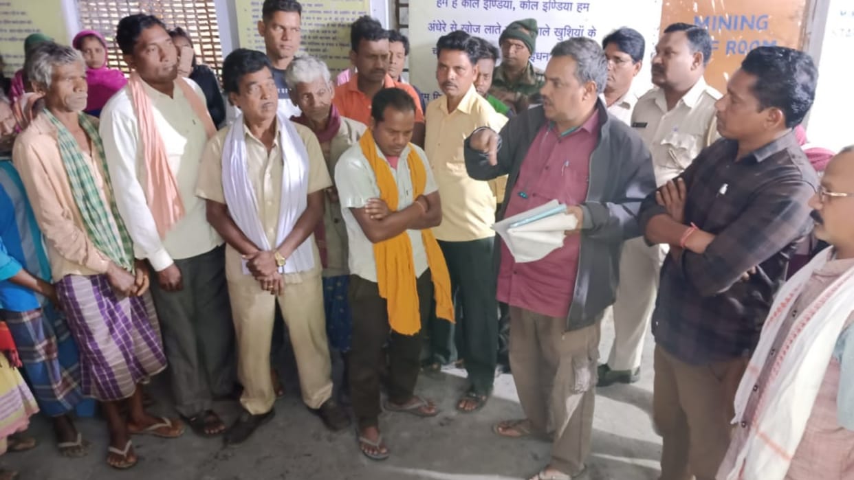chhattisgarh farmers closed SECL dhelwadih mine due to drinking water crisis in korba