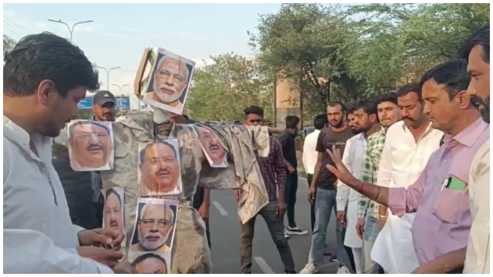 Jat community in support of Satish Poonia sloganeering outside BJP office in Jaipur