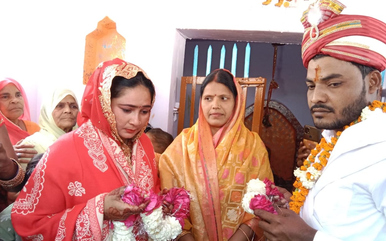 Muslim girl married a Hindu boy in auraiya, said  love has no religion, I will be with you forever