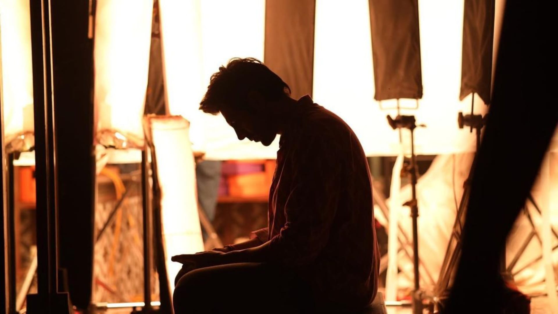 Kartik Aaryan shares his gloomy pic from Satyaprem Ki Katha film set said he had heart wrenching day at work
