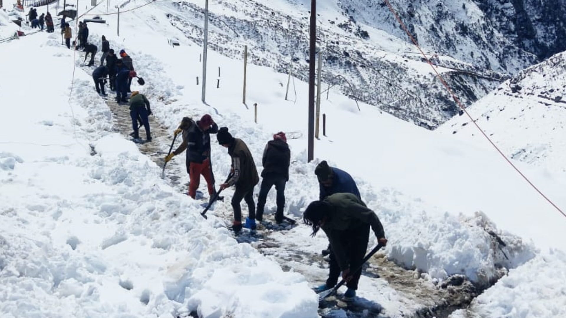 kedarnath Yatra 2023 Counting days for yatra continuous snowfall in Dham read more Updates in hindi