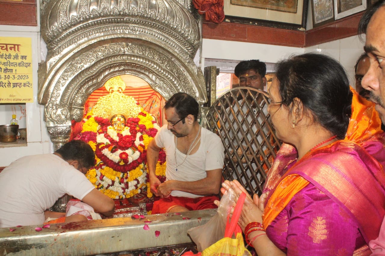 Devotees thronged to see Brahmacharini, the second mother of Navratri, Mother Vindhyavasini gave divine darsh