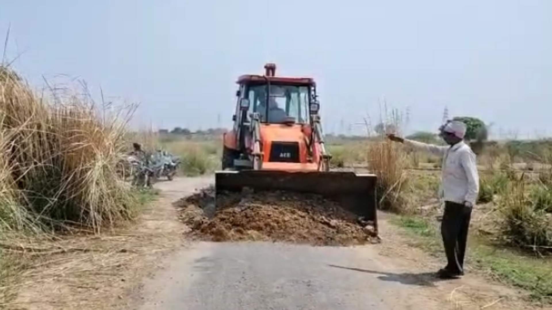 Prayagraj: Bulldozer run on illegal plotting of Mafia Atiq brother-in-law Imran, named in many cases