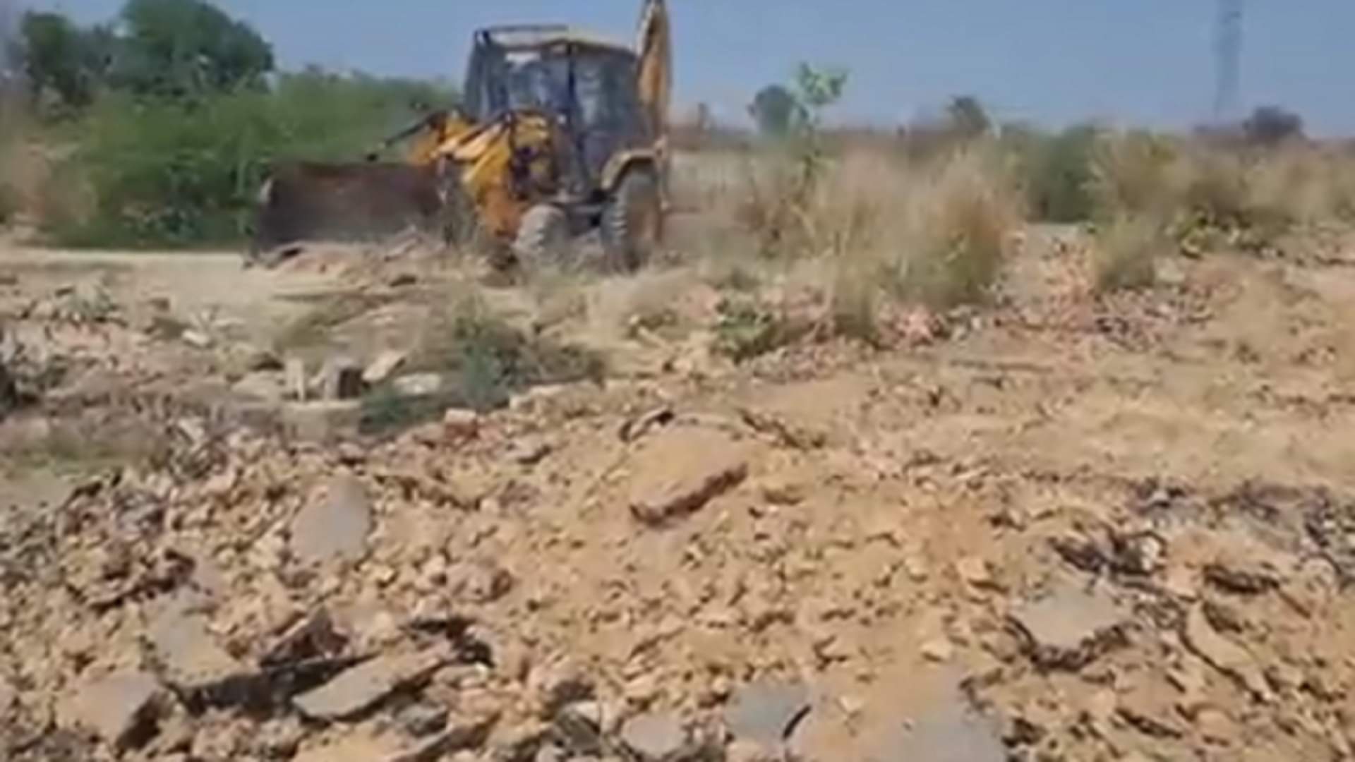 Prayagraj: Bulldozer run on illegal plotting of Mafia Atiq brother-in-law Imran, named in many cases