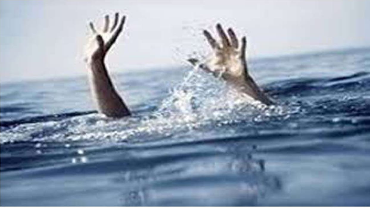 Two students died to pond in raipur