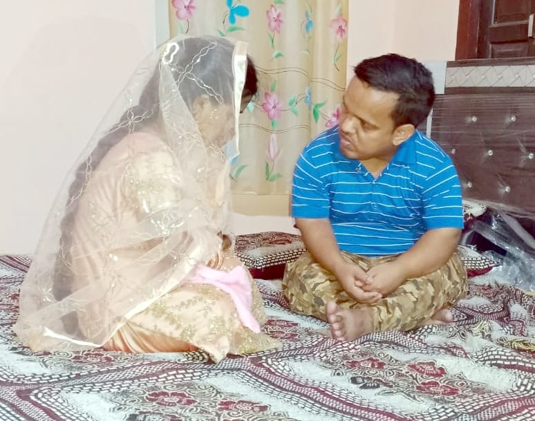 Short stature couple got great happiness in the form of a daughter