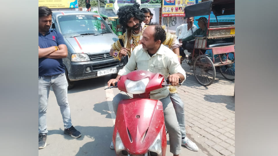 tv actor to be Yamraj made people aware to follow traffic rules in Agra