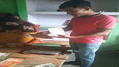 हिन्दू धर्म के देवी देवताओं के छायाचित्र पर अश्लील टिप्पणी कर फैंकते हुए