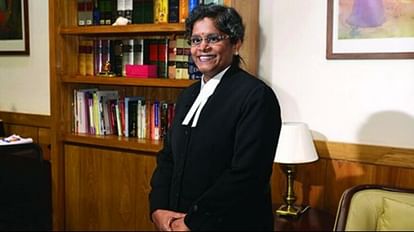 Delhi high court justice pratibha m singh hear matter by standing told lawyers to sit