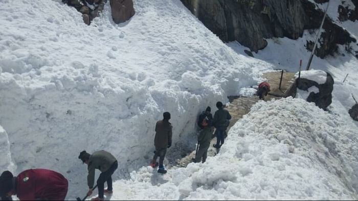 Char dham yatra 2023: Pilgrims will go in Kedarnath dham by walked between iceberg see amazing Photos
