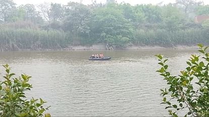 Meerut: the police is searching for the dead bodies of children in the canal and many accused arrested