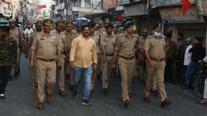 Amritpal: अमृतपाल समर्थित पोस्टर लगने के बाद खुफिया एजेंसियों ने रामपुर में डाला डेरा, कई लोगों से हुई पूछताछ रामपुर में पुलिस और खुफिया एजेंसियां अलर्ट