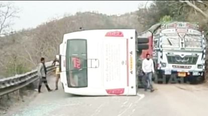 Bus Accident News Bilaspur: Private bus overturned in Swarghat Bilaspur many injured