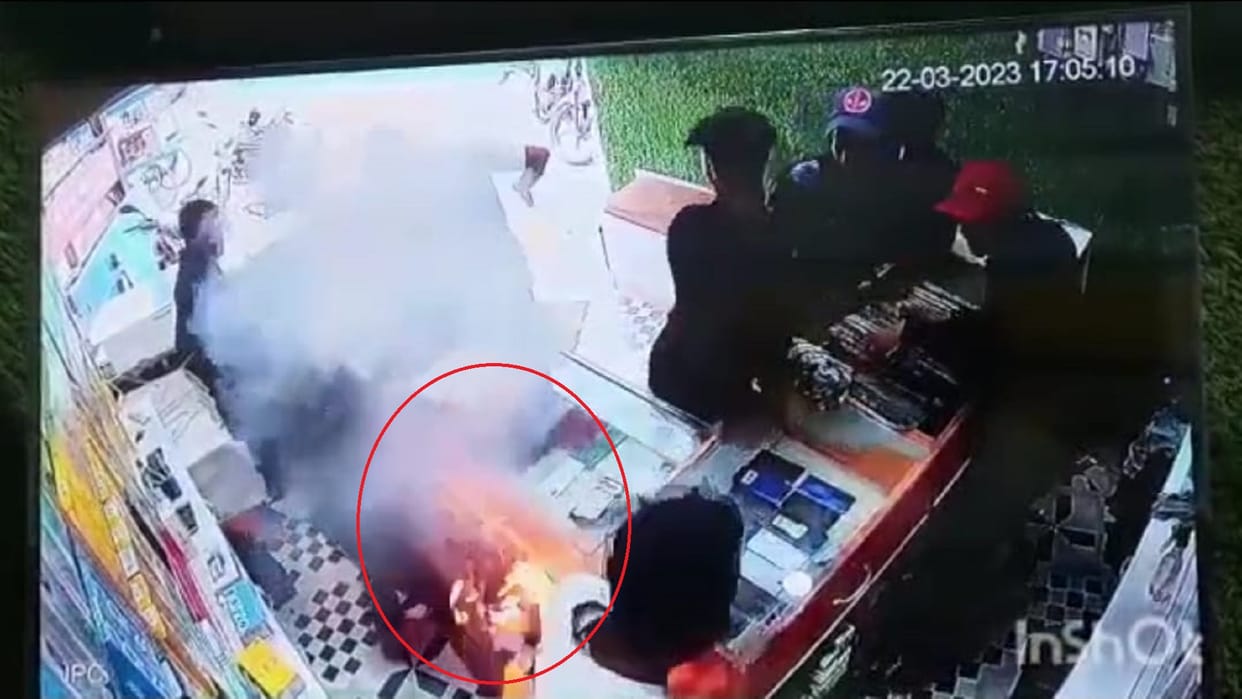Fire broke out in a smartphone battery blast in Bilaspur